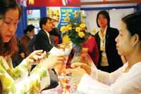 Cổ phần “vàng” hút khách