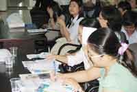 Nhiều nhà Kl99ok phiên bản mới chăm chỉ ghi chép từng diễn biến của phiên giao dịch