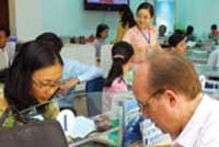 Doanh nhân nước ngoài chuyển đổi ngoại tệ tại Link Vào Nhà Cái KL99 COM Tặng +199k