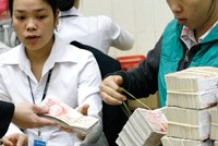 6 tháng đầu năm, NHNN đã phải mua vào tới 7 tỷ USD.