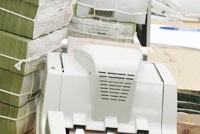 Áp lực thiếu tiền vẫn còn lớn