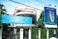 Trụ sở và biển quảng cáo dự án của Công ty Vạn Thịnh Hưng.
