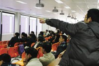 Thị trường đang có dấu hiệu phục hồi, song vẫn tiềm ẩn những yếu tố kìm hãm sức cầu.
