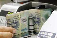 Tiền VND lại thiếu nặng