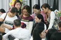 Tham khảo kinh nghiệm điều hành TTCK thế giới là rất quan trọng đối với một TTCK non trẻ như Việt Nam.