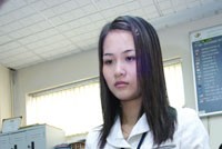 Cầu hàng hóa giảm, lượng cung tiền lưu thông cũng giảm làm cho giá bớt tăng lên.