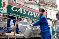 Giá giảm là tin vui với người tiêu dùng.