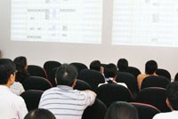 Thị trường luôn tiềm ẩn những rủi ro do các hành vi đầu cơ, mua - bán nội gián, thâu tóm, lũng đoạn…