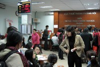 Những ngày đầu năm 2009, nhiều người dân đã đến nộp tờ khai thuế TNCN.