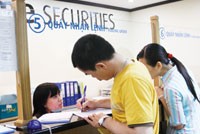 Với quy định về tỷ lệ xử lý khá khắt khe, việc cho vay cầm cố hiện được đánh giá là khá an toàn.