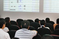 Dòng tiền đổ vào thị trường với hy vọng kiếm lời nhanh vẫn ngày một nhiều.