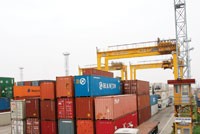 Tình trạng thiếu cơ sở Kl99kl ưu đãi độc quyền và thiếu dịch vụ hậu cần là một điểm yếu quan trọng hiện nay của hệ thống cảng biển Việt Nam.