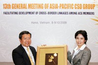 Lễ chuyển giao chức Tổng thư ký ACG giữa ông Benjamin Foo, Phó chủ tịch Sở Giao dịch 99Kl99 link đăng nhập Singapore và bà Phương Hoàng Lan Hương, Tổng giám đốc Trung tâm Lưu ký 99Kl99 link đăng nhập Việt Nam 
