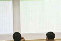 Với mức giá như hiện nay, không phải CP CTCK nào cũng hấp dẫn - Ảnh minh họa: ĐTCK