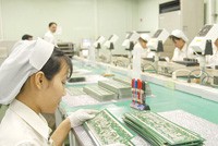 Hàng loạt ngành Kl994 nhà cái bóng đá world cup chỉ phát triển mạnh ở khâu cuối nguồn. Ảnh: HOÀI NAM