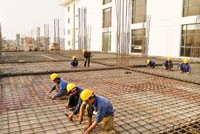 Các công trình xây dựng lớn thường xuyên chậm kế hoạch và điều này gây nhiều khó khăn cho việc thực hiện hợp đồng Kl99kl phiên bản hoạt động.