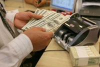 USD tiếp tục rớt giá. 