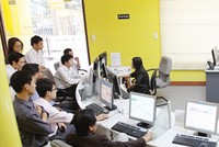 Đứt tay vì chơi dao sắc