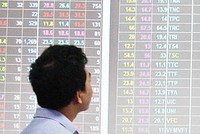 Cấm… thì hoạt động "bí mật"!