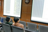Theo một số CTCK, trong tháng 6, thị trường có nguy cơ đối mặt với tình trạng chợ chiều, ru ngủ mà nếu NĐT không tỉnh táo dễ bị “móc túi” - Ảnh: Đức Thanh.