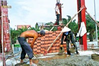 Những khu đất trống xa trung tâm có thể được mua rồi xây nhà nhanh để bán, trước nhu cầu mua nhà đang tăng cao. Ảnh chỉ mang tính minh hoạ.