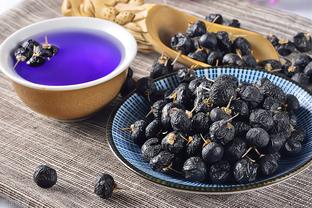 Tỷ phú không… TIỀN