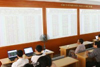 DN niêm yết tăng cường giao lưu với NĐT
