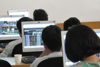 TTCK tăng điểm có tương quan dương tới dòng tín dụng Link Vào Nhà Cái KL99 COM Tặng +199k - Ảnh: Đức Thanh