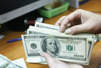 Chuyện nâng hoặc hạ tỷ giá phải dựa vào cung cầu thực sự trên thị trường ngoại tệ - Ảnh minh họa: Đức Thanh
