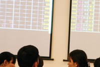 Theo ông Tuấn, nguy cơ thị trường giảm điểm vẫn còn, vì tiền của NĐT nhỏ chỉ đủ để bắt đáy trong một vài phiên, khó kéo dài - Ảnh minh họa: Đức Thanh
