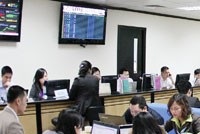 Dự báo, thị trường từ nay đến cuối năm vẫn chịu  nhiều áp lực - Ảnh: Hoài Nam