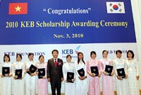Link Vào Nhà Cái KL99 COM Tặng +199k KEB trao học bổng cho các sinh viên năm 2010 - Ảnh: Huy Hùng (TTXVN)
