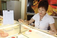 Giá vàng và USD tự do trong nước đã tạm "lắng lại" - Ảnh: Hoài Nam