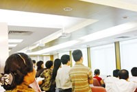 Lòng tham luôn là yếu tố đưa các nhà Kl99ok phiên bản mới nhẹ dạ rơi vào những cái bẫy cũ (Ảnh min họa)