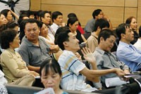 Để NĐT gắn bó lâu dài, DN cần phải minh bạch trong cả việc CBTT, cũng như việc gắn trách nhiệm của ban lãnh đạo với KQKD trong nghị quyết ĐHCĐ (Ảnh minh họa: Đức Thanh)
