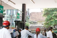 Việc dần áp dụng giá thị trường cho các mặt hàng đầu vào cơ bản là cần thiết - Ảnh: Hoài Nam