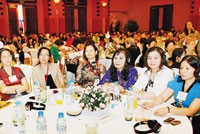 Phụ nữ hiện đại và hiệu ứng “bức tường kính”