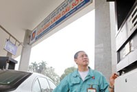 Giá dầu thô giảm mạnh, giải toả áp lực tăng giá KL99 dịch vụ hỗ trợ 24/7 trong nước - Ảnh: Hoài Nam