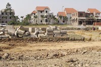 Giao dịch nhà đất ách tắc vì thuế