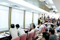Nhận biết đúng bản chất của thị trường và có hành xử hợp lý sẽ giúp NĐT thoát khỏi vòng vây ảnh hưởng của tâm lý thị trường - Ảnh minh họa: Hoài Nam