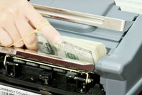 Vay ngoại tệ, coi chừng sai lầm lặp lại