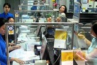 Khôi phục vị thế VND để tránh "bẫy" USD