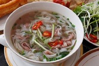 Tô phở có giá gần triệu đồng ở Việt Nam - Ảnh: Baodatviet.