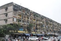 Rất nhiều chung cư cũ cần được cải tạo và nâng cấp. Trong ảnh: Khu chung cư E6 Thanh Nhàn - Quận Hai Bà Trưng
