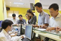Nhiều CTCK kiến nghị nên chấp nhận
hình thức ủy quyền bằng giấy ủy quyền - Ảnh: Hoài Nam