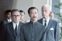 Cố vấn Henry Kissinger​ (trái) và ông Nguyễn Cao Kỳ