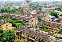 Hầu hết các chung cư cũ đều được xây dựng từ năm 1970 - 1980, đến nay, đã xuống cấp, cần cải tạo xây dựng lại
