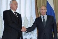 Thủ tướng Nga Vladimir Putin và Thủ tướng Belarus Mikhail Miasnikovich. (Nguồn: democraticbelarus.eu)