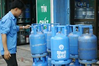 Sell gas bgiảm giá đầu tiên. Hiện các hãng gas khác  đã đồng loạt giảm 5.000 đồng/bình 12kg.