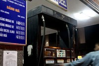 Người dân hụt hẫng với giá xăng giảm